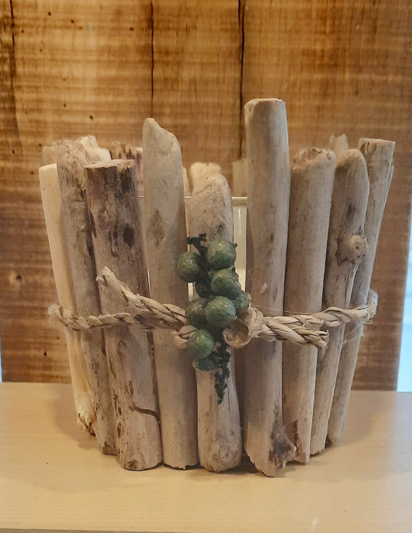 Bougeoir en bois flotté décoré de végétaux séchés