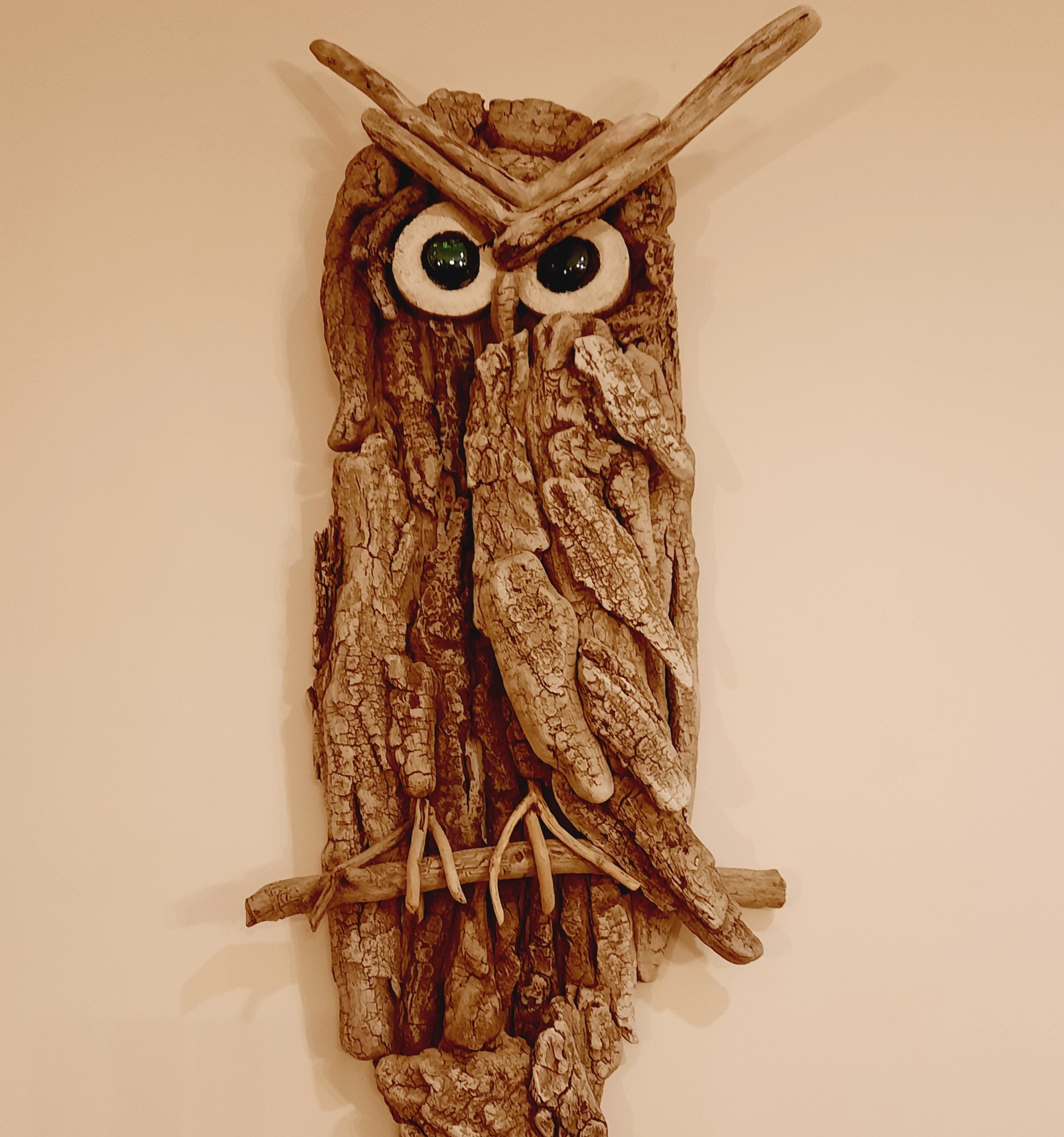 Hibou décoratif en bois flotté et écorce naturelle