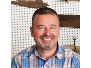 Portrait de Franck Conin, artisan du bois flotté